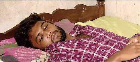 പരിക്കേറ്റ രാഹുല്‍/ ടെലിവിഷന്‍ ദൃശ്യം