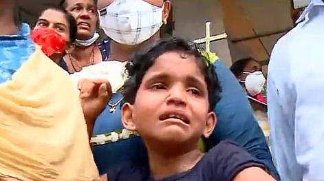 കോട്ടയത്ത് കെ റെയില്‍ പ്രതിഷേധത്തിനിടെ കരയുന്ന കുട്ടിയുടെ ദൃശ്യം