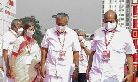 സിപിഎം സംസ്ഥാന സമ്മേളനത്തില്‍ ബൃന്ദ കാരാട്ട്, പിണറായി വിജയന്‍, കോടിയേരി ബാലകൃഷ്ണന്‍ എന്നിവര്‍/ഫെയ്‌സ്ബുക്ക്‌