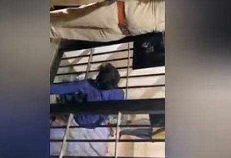 ലോക്കപ്പില്‍ നിന്ന് രക്ഷപ്പെട്ട രീതി കാണിച്ചു കൊടുക്കുന്ന പ്രതി