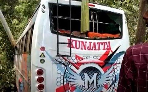 മൂന്നാറില്‍ വിദ്യാര്‍ഥികള്‍ സഞ്ചരിച്ച ബസ് അപകടത്തില്‍പ്പെട്ടപ്പോള്‍