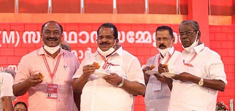 സിപിഎം സംസ്ഥാന സെക്രട്ടേറിയറ്റിൽ വൻ അഴിച്ചുപണിക്ക് സാധ്യത; കൂടുതൽ യുവനേതാക്കൾ പരി​ഗണനയിൽ; നവകേരള വികസന രേഖയിൽ ഇന്ന് ചർച്ച