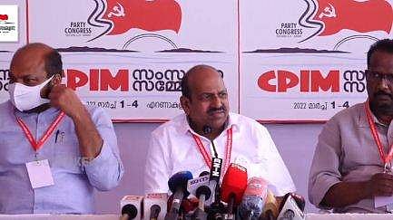 സിപിഎം സംസ്ഥനസമ്മേളനത്തിനിടെ കോടിയേരി മാധ്യമങ്ങളെ കാണുന്നു