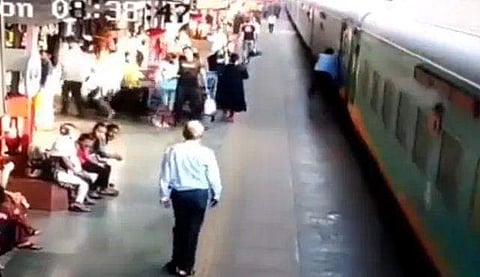 റെയില്‍ സമൂഹമാധ്യമങ്ങളില്‍ പങ്കിട്ട വീഡിയോ ദൃശ്യത്തില്‍ നിന്ന്‌