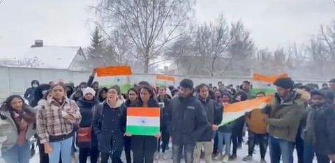 സൂമിയില്‍ കുടുങ്ങിയ ഇന്ത്യന്‍ വിദ്യാര്‍ഥികളുടെ വിഡിയോയില്‍നിന്ന്/ട്വിറ്റര്‍