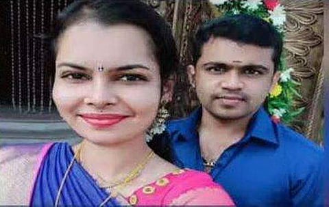 ഗായത്രിയും പ്രവീണും ടെലിവിഷന്‍ ചിത്രം