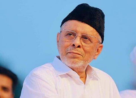 പാണക്കാട് സയ്യിദ് ഹൈദരലി ശിഹാബ് തങ്ങള്‍/ മുഖ്യമന്ത്രി ഫെയ്‌സ്ബുക്കില്‍ പങ്കുവച്ച ചിത്രം