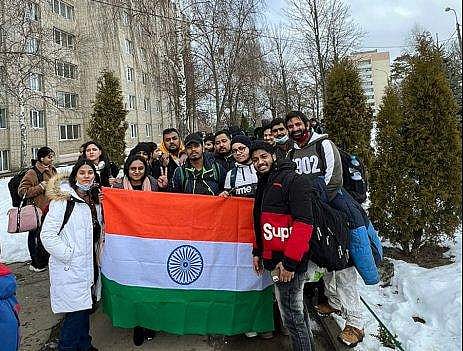 സുമിയില്‍ നിന്നും ഒഴിപ്പിച്ച ഇന്ത്യന്‍ വിദ്യാര്‍ത്ഥികള്‍/ എഎന്‍ഐ