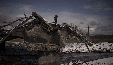 റഷ്യന്‍ ആക്രമണത്തില്‍ പാലം തകര്‍ന്ന നിലയില്‍/ പിടിഐ