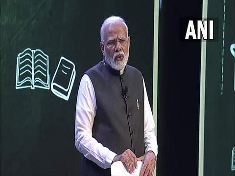 വിദ്യാര്‍ഥികളുമായി മോദി ആശയവിനിമയം നടത്തുന്നു, എഎന്‍ഐ