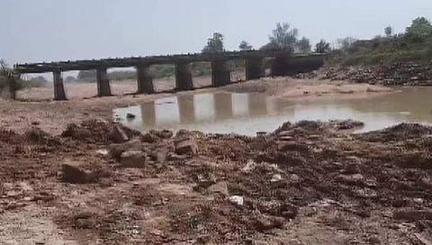 ബിഹാറില്‍ പട്ടാപ്പകല്‍ പാലം കടത്തിക്കൊണ്ടുപോയപ്പോള്‍, എഎന്‍ഐ