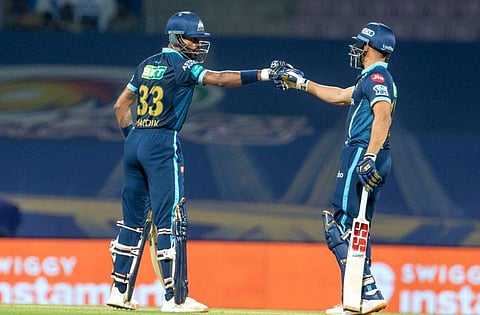 ഹാർദിക് പാണ്ഡ്യയും അഭിനവ് മനോഹറും ക്രീസിൽ/ ചിത്രം: പിടിഐ