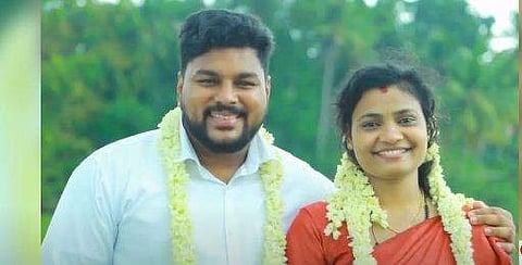 ഷെജിനും ഭാര്യയും