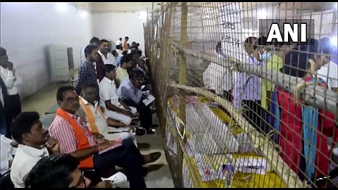 നാലു സംസ്ഥാനങ്ങളിലെ ഉപതെരഞ്ഞെടുപ്പ് ഫലം ഇന്നറിയാം; ശത്രുഘ്‌നന്‍ സിന്‍ഹയ്ക്കും ബാബുല്‍ സുപ്രിയോക്കും നിര്‍ണായകം