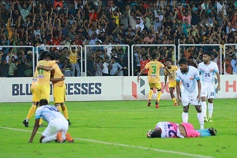 രണ്ടാം ഗോള്‍ നേടിയ കേരളത്തിന്റെ ആഹ്ലാദം