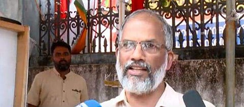 ഓഫീസേഴ്‌സ് അസോസിയേഷന്‍പ്രസിഡന്റ് എംജി സുരേഷ് കുമാര്‍ മാധ്യമങ്ങളെ കാണുന്നു/വീഡിയോ സ്‌ക്രീന്‍ഷോട്ട്‌