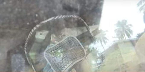 അപകടത്തില്‍പ്പെട്ട കാറില്‍ വടിവാള്‍ കണ്ടെത്തി/ ടിവി ദൃശ്യം