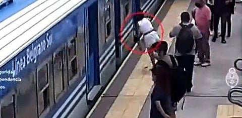 വീഡിയോ സ്‌ക്രീന്‍ഷോട്ട്‌