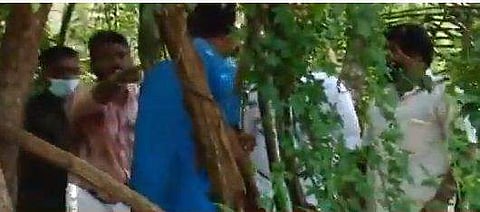 കോണ്‍ഗ്രസ്-സിപിഎം പ്രവര്‍ത്തകര്‍ ഏറ്റുമുട്ടുന്നു/ ടിവി ദൃശ്യം