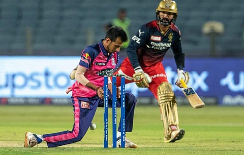 ദിനേശ് കാര്‍ത്തിക്കിനെ റണ്‍ഔട്ടാക്കുന്ന ചഹല്‍/ഫോട്ടോ: പിടിഐ