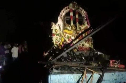 തഞ്ചാവൂരില്‍ രഥം വൈദ്യുതി ലൈനില്‍ തട്ടി അപകടം/ഫോട്ടോ: എഎന്‍ഐ