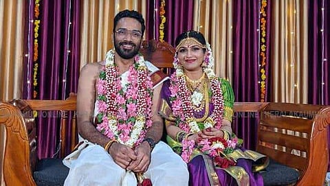 വിവാഹിതരായ ശ്രീറാം വെങ്കിട്ടരാമനും രേണു രാജുവും