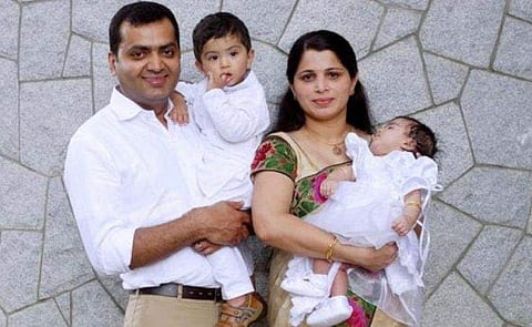 മരിച്ച ശിൽപ ബാബു ഭർത്താവിനും കുട്ടികൾക്കുമൊപ്പം/ ഫേയ്സ്ബുക്ക്