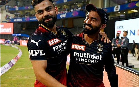 വിരാട് കോഹ്‌ലി, ദിനേശ് കാര്‍ത്തിക്/ഫോട്ടോ: ട്വിറ്റര്‍