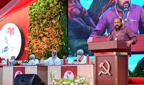 പാർട്ടി കോൺ​ഗ്രസിൽ പി രാജീവ് സംസാരിക്കുന്നു/ട്വിറ്റർ