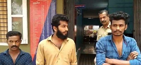 ഓട്ടോ ഡ്രൈവറെ മര്‍ദ്ദിച്ച സുഹൃത്തുക്കള്‍