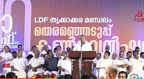 എല്‍ഡിഎഫ് കണ്‍വെന്‍ഷന്‍ മുഖ്യമന്ത്രി ഉദ്ഘാടനം ചെയ്യുന്നു