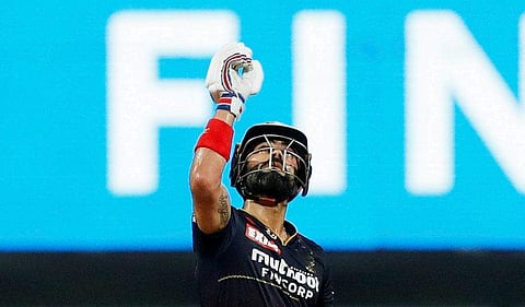 അർധസെഞ്ച്വറി ആഘോഷിക്കുന്ന വിരാട് കോഹ് ലി/ പിടിഐ