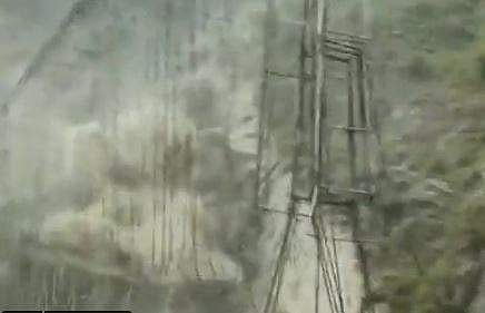 ജമ്മുവില്‍ മലയിടിഞ്ഞ് വീഴുന്ന ദൃശ്യം, എഎന്‍ഐ