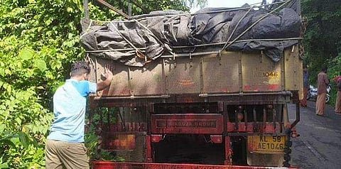 ചില്ലി സോസ് ചോര്‍ച്ചയുണ്ടായ ലോറി/എക്‌സ്പ്രസ്‌