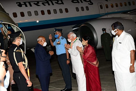 രാഷ്ട്രപതിയെ സ്വീകരിക്കുന്നു