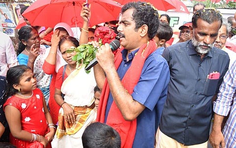 ജോ ജോസഫ് തെരഞ്ഞെടുപ്പ് പ്രചാരണത്തില്‍, ഫെയ്‌സ്ബുക്ക് ചിത്രം