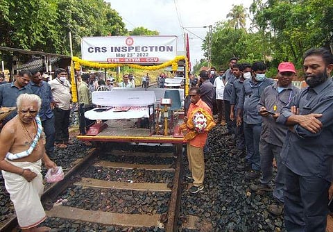 സുരക്ഷാപരിശോധന നടത്തുന്നു/ ഫെയ്‌സ്ബുക്ക് ചിത്രം