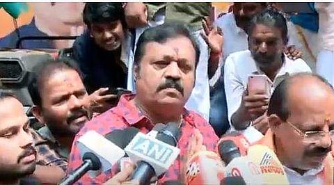 സുരേഷ് ഗോപി മാധ്യമങ്ങളോട് സംസാരിക്കുന്നു/ ടിവി ദൃശ്യം