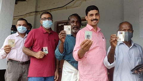 തൃക്കാക്കര ഉപതെരഞ്ഞെടുപ്പില്‍ വോട്ട് ചെയ്യാനെത്തിയവരുടെ നിര, ഫോട്ടോ: എക്‌സ്പ്രസ്‌