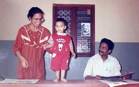 ടിപി ചന്ദ്രശേഖരനും മകനും ഒപ്പം കെ കെ രമ /ഫെയ്‌സ്ബുക്ക് ചിത്രം