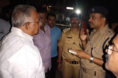 ഇ ടി മുഹമ്മദ് ബഷീറിനെ തടഞ്ഞ് പൊലീസ് / ഫെയ്‌സ്ബുക്ക്‌