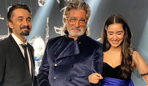 സിദ്ധാന്ത് കപൂർ പിതാവ് ശക്തി കപൂറിനും സഹോദരി ശ്രദ്ധ കപൂറിനുമൊപ്പം/ ഫേയ്സ്ബുക്ക്