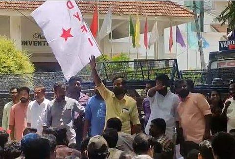 കന്റോണ്‍മെന്റ് ഹൗസിലേക്ക് ഡിവൈഎഫ്‌ഐ നടത്തിയ പ്രതിഷേധം