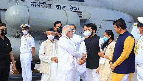 പ്രധാനമന്ത്രിയെ സ്വീകരിക്കുന്ന ആദിത്യ താക്കറെ/പിടിഐ