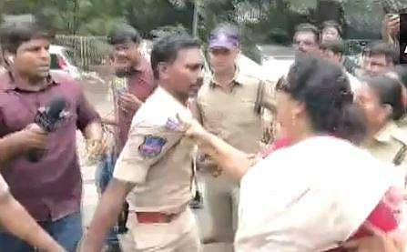 പൊലീസ് ഉദ്യോഗസ്ഥന്റെ കോളറില്‍ കയറിപ്പിടിക്കുന്ന കോണ്‍ഗ്രസ് നേതാവിന്റെ ദൃശ്യം, എഎന്‍ഐ