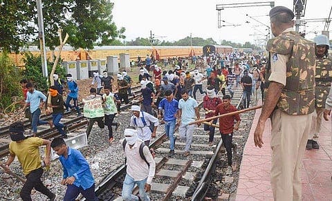 അഗ്നിപഥ് പദ്ധതിക്കെതിരെ ഗ്വാളിയോറില്‍ നടന്ന പ്രതിഷേധം/ഫോട്ടോ: പിടിഐ