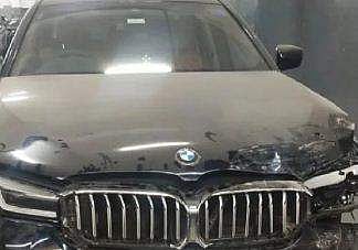 അപകടത്തിന് കാരണമായ ബിഎംഡബ്ല്യു കാര്‍, ട്വിറ്റര്‍