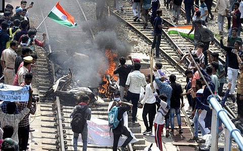അഗ്നിപഥിന് എതിരെ ആന്ധ്രയില്‍ യുവാക്കളുടെ പ്രതിഷേധം/ഫോട്ടോ: എഎഫ്പി