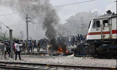 അഗ്നിപഥ് പദ്ധതിക്കെതിരായ പ്രതിഷേധം/ പിടിഐ