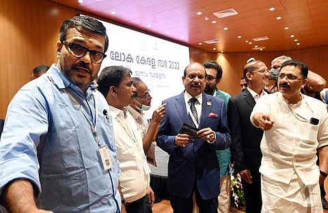 എംഎ യുസഫലി ലോകകേരള സഭയില്‍/വിന്‍സെന്റ് പുളിക്കല്‍